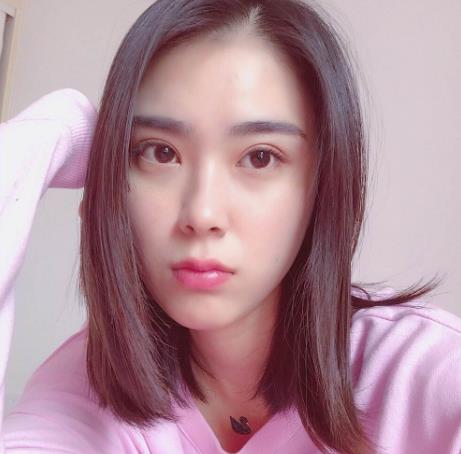 美杜莎双眼皮会留下疤痕吗？埋线和全切哪个更好？